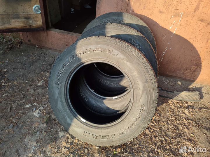 Goodyear Wrangler AT 245/75 R17 110T