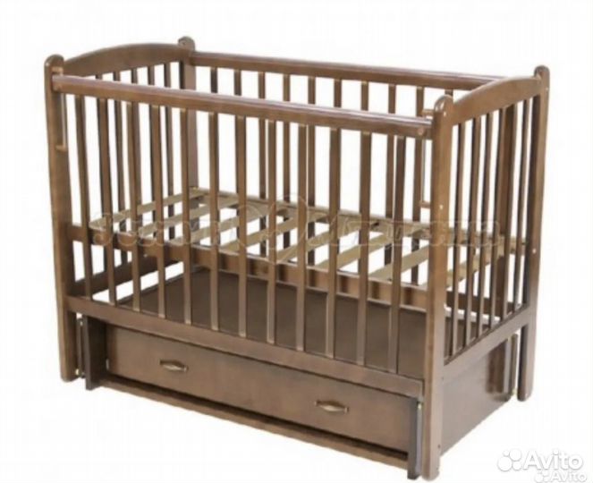 Детская кроватка с маятником