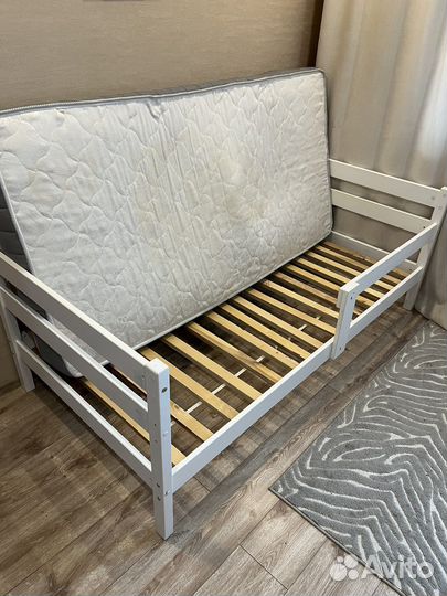Детская кровать с матрасом