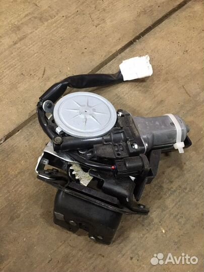 Замок крышки багажника Lexus NX