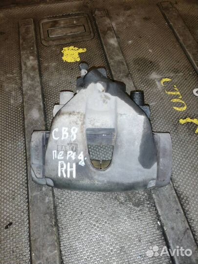 Суппорт тормозной передний правый Ford Focus 3 CB8