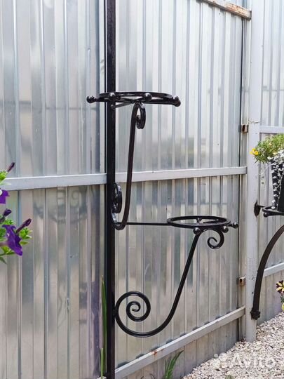 Подставка для цветов металлическая