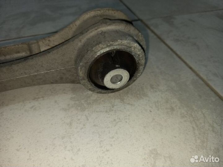 Рычаг подвески верхний передний левый Mercedes