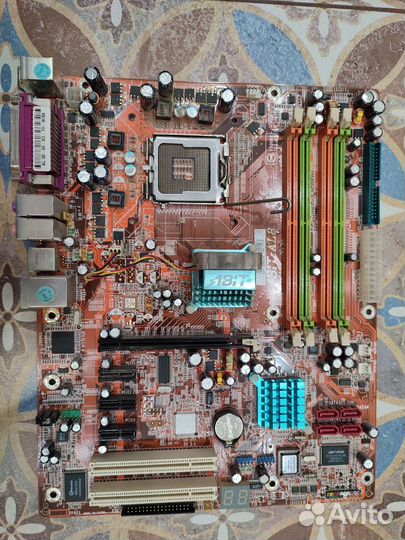 Материнская плата с процессором, памятью и кулером