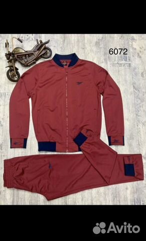 Спортивный костюм Reebok в наличии