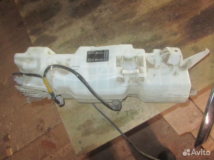 Toyota Land Cruiser 200 Бачок омывателя 860141880
