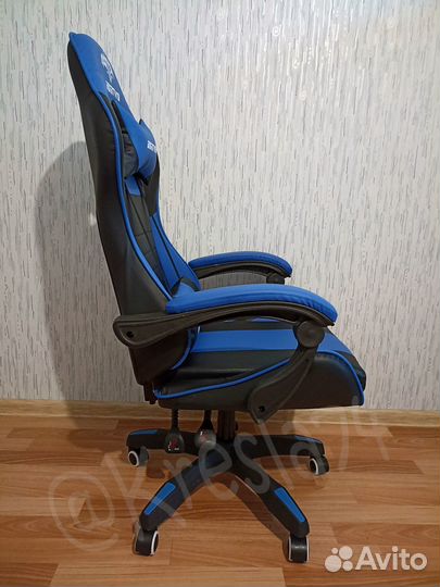 Компьютерное кресло сине-черной расцветки