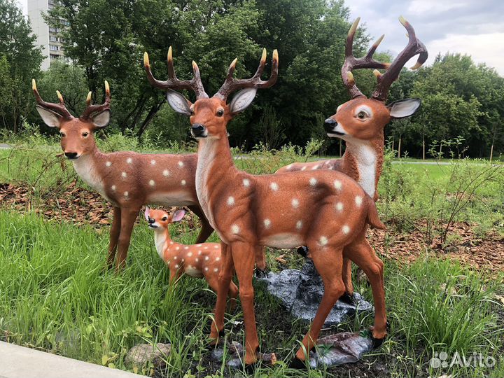 Олени садовые из полистоуна и олененок