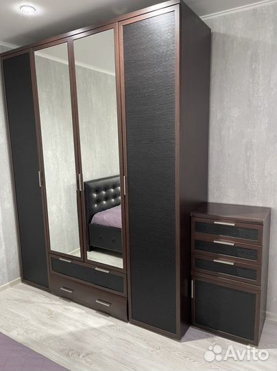 Шкаф с зеркалом