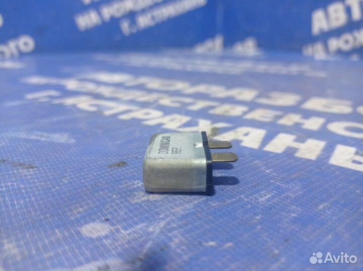 Предохранитель Audi A6C5 седан 2001