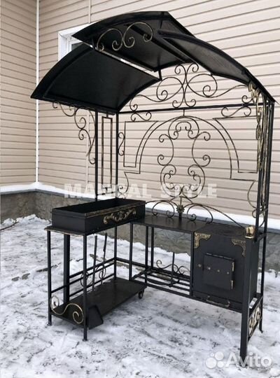 Мангал с крышей