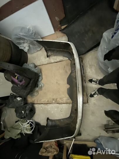 Бампер задний mitsubishi carisma