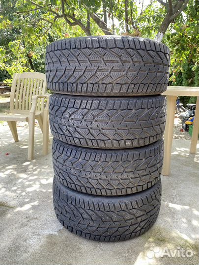 Tigar Winter 235/45 R18