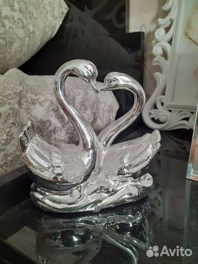 Пара лебедей статуэтка