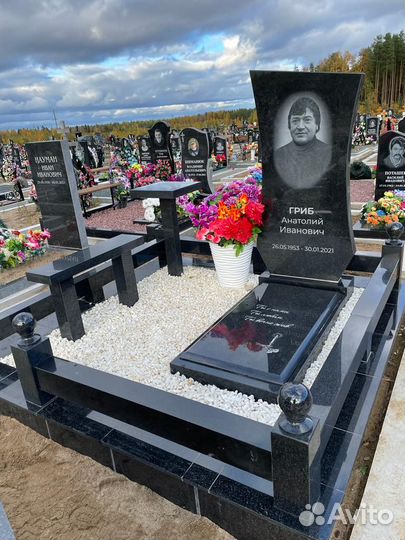 Памятники надгробные из карельского гранита