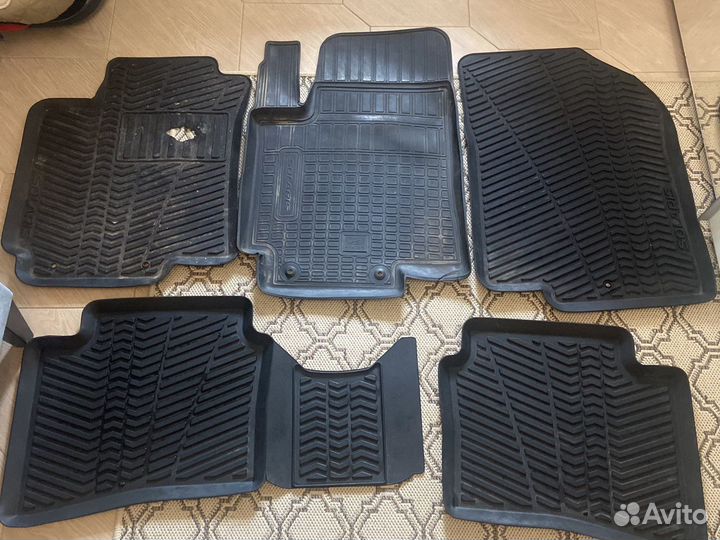 Резиновые ковры салон Солярис