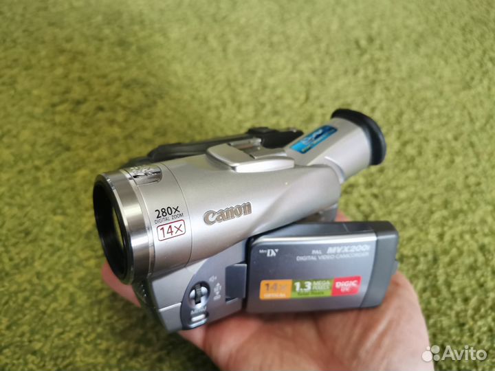 Видеокамера Canon MVX200i