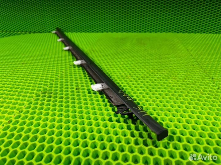 Молдинг стекла двери задний правый Acura Rdx TB1