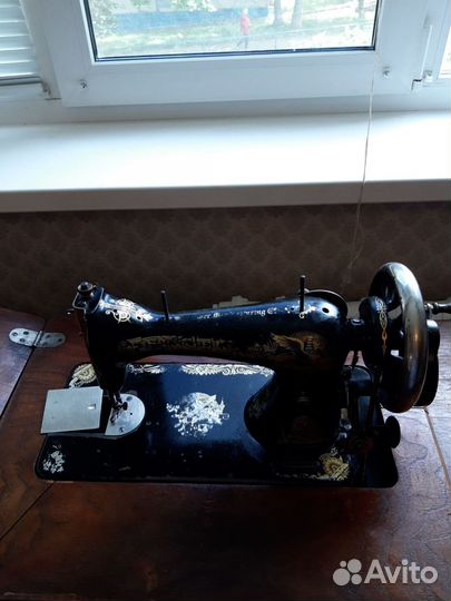 Швейная машинка Зингер
