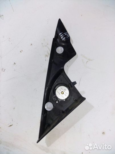 Уголок двери внутренний передний правый Mazda