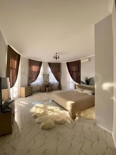 2-к. квартира, 90 м², 5/9 эт.
