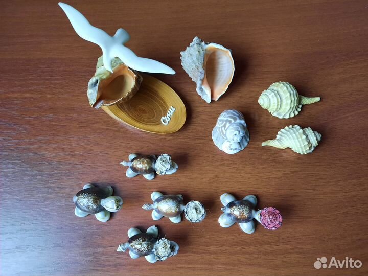 Из СССР: пудреница,сувениры,значки,подсвечник