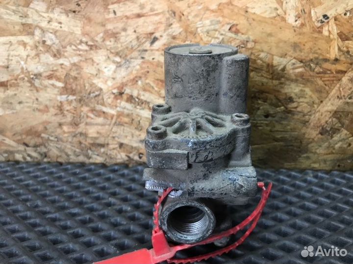 Кран тормозной Daf Xf95 2013