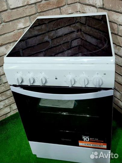 1180) Плита электрическая Indesit is5v4khw