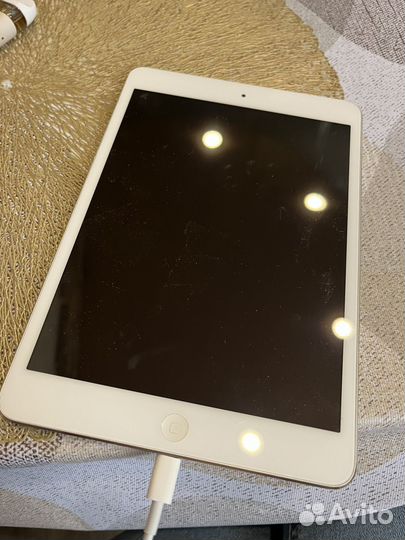 Планшет Apple iPad mini 16Gb Wi-Fi White
