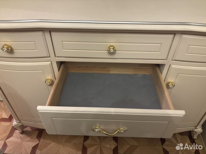 Комод и 2 тумбочки из массива дерева