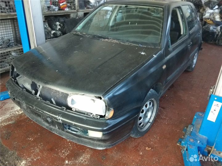 Разбор на запчасти Volkswagen Golf 3