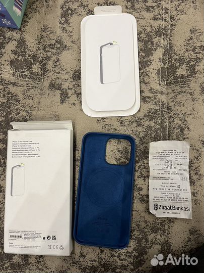 Чехол на iPhone 13pro новый