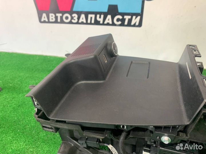 Консоль салона Ford Escape 4 2020