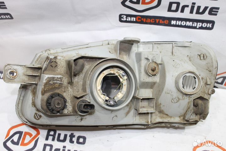 Hyundai Accent фара правая