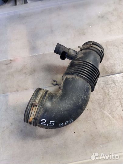 Патрубок воздушного дмрв турбины 2.5 BPE VW Туарег