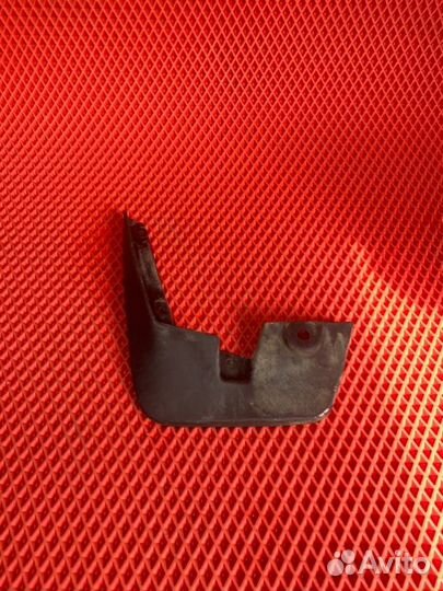 Брызговик передний левый LADA Largus R90 11189 P3M