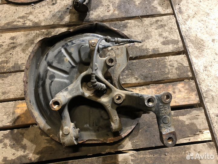 Поворотный кулак задний левый Audi A3 8P, Octavia