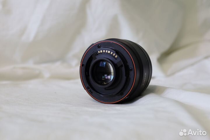 Объектив Sony 35 mm f / 1.8