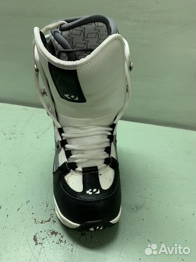 Сноубордические ботинки c доской