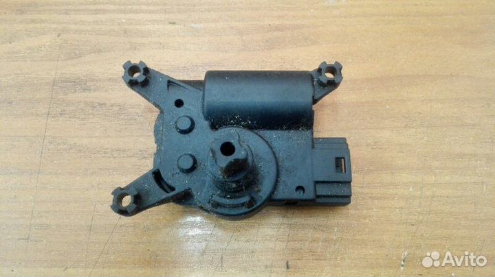 Моторчик заслонки отопителя Opel Astra J 68 A14XER