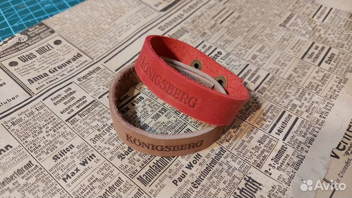 Кожаный браслет с тиснением 