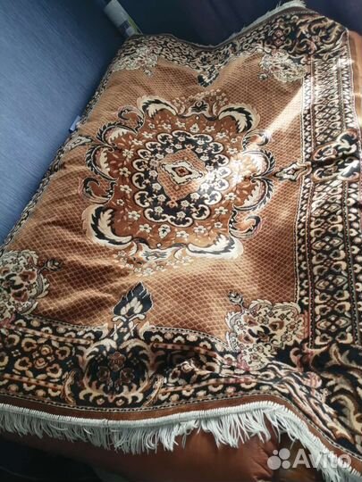 Ковровые накидки на диван и кресла