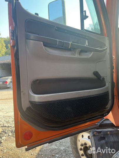 Кабина freightliner