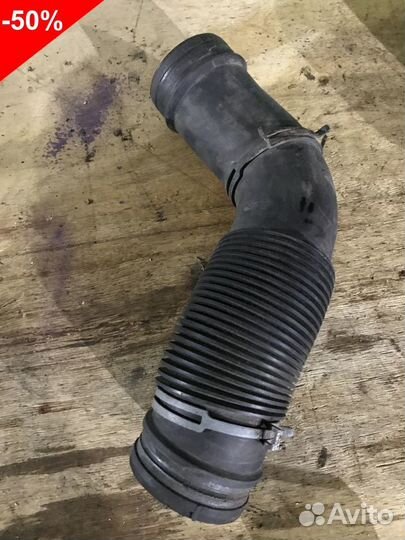 Патрубок воздуш ф на Фольксваген Фаетон