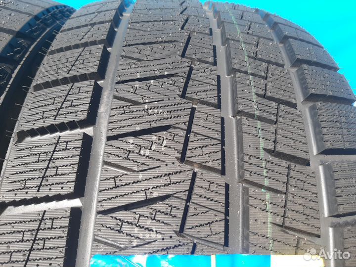 Habilead SnowShoes AW33 245/40 R18 97H