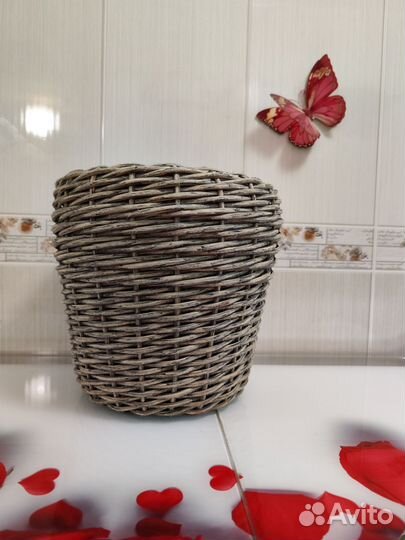 Кашпо для цветов напольное из ротанга