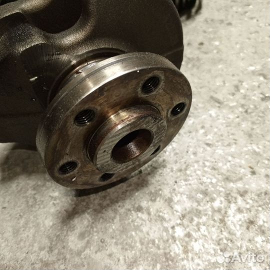 Коленвал двигателя ford G8DA 1,6 дизель