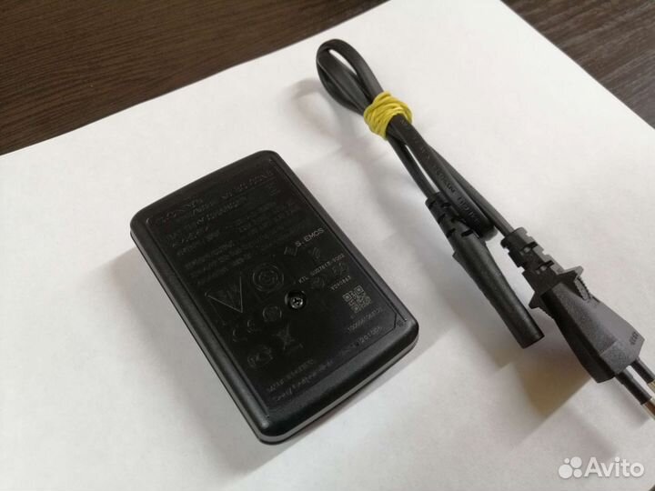 Зарядное устройство Sony BC-csnb