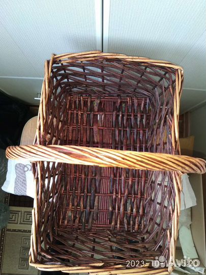 Корзина плетеная