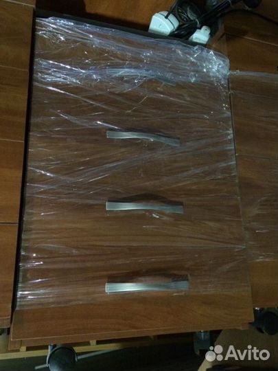 Тумбы для оргтехники и под стол